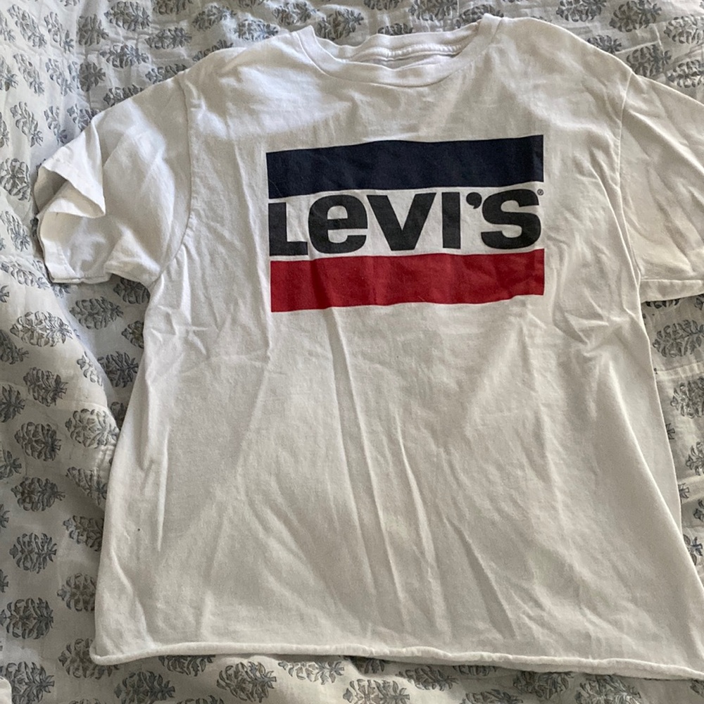Levi’s small tee